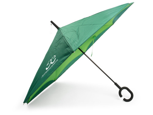 Parapluie inversé vert ouvert