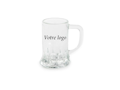 Petit verre à eau de vie avec anse transparent vide avec inscription Votre logo sur fond blanc