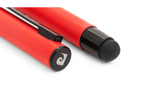 Zoom sur le touch pen d'un stylo roller Pierre Cardin