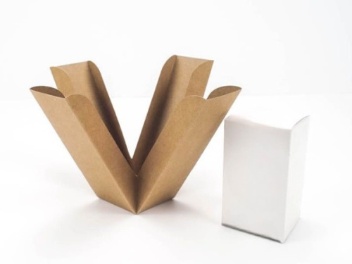 Boîte coffret surprise rectangle kraft ouverte avec couvercle blanc retiré