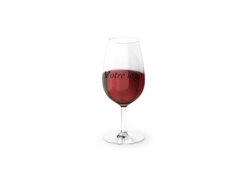 Verre à vin rouge basique transparent à moitié plein avec inscription Votre logo sur fond blanc
