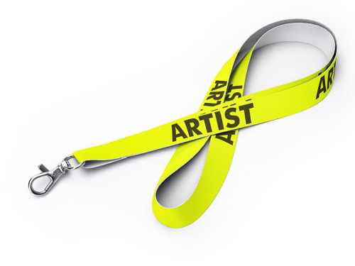 Tour de cou jaune fluo avec inscription ARTIST sur fond blanc