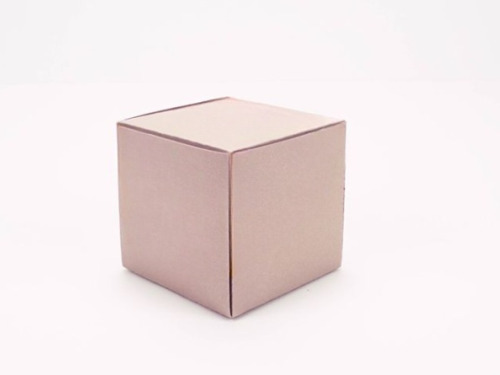 Boîte à rabat cube neutre